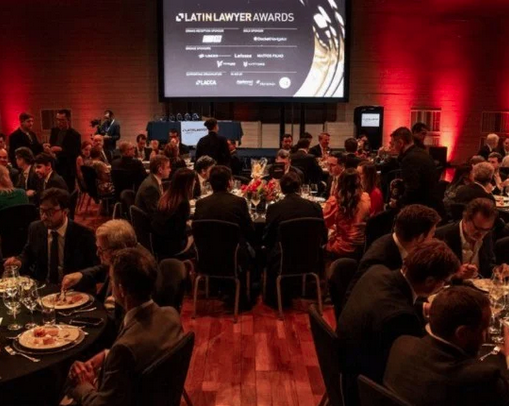 abogadoscomar's tweet photo. #Premios - @TanoiraCassagne gana Deal of the Year en los premios anuales de Latin Lawyer
https://t.co/wKKdSkC1zN
#DealoftheYear #LatinLawyer https://t.co/9HV0E85SK3