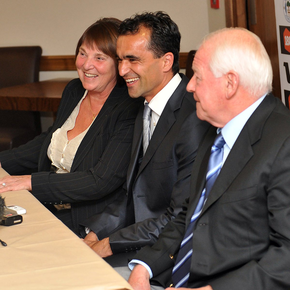 LaticsOfficial's tweet photo. 🗓️ #OnThisDay in 2009, Roberto Martinez returned to Wigan Athletic as manager. 💙

#wafc 🔵⚪️ https://t.co/jpw1IsSIMY