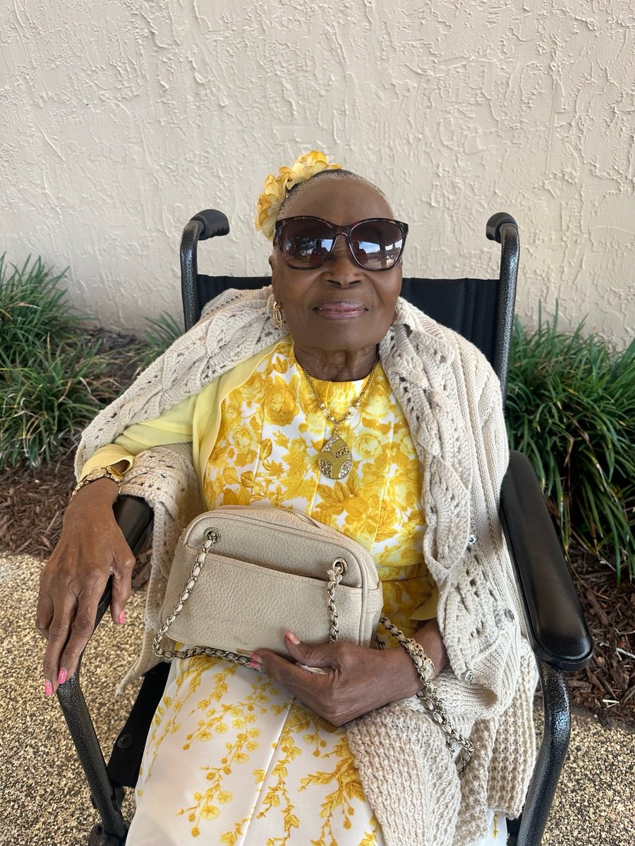 I was on the fence about sharing this 'BOTD' post because it's quite personal. But she is worth showing off. This lady still gets her nails done every 2 weeks and dont play about her outfits!! Ain't she cute?? 😊 Happy 95th birthday to my Grandma Una! 🇯🇲 ❤️🎉