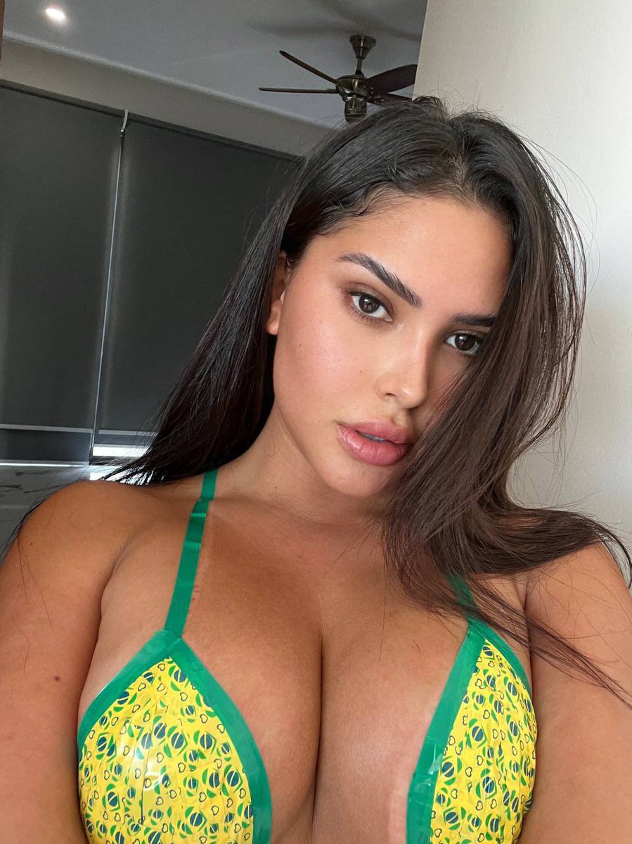 tumexicanafav's tweet photo. Do you like my tan? ☀️

https://t.co/pmEuR3SdQ1 https://t.co/49mpDWgj52