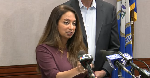 HAPPENING NOW: <a href="/CTDPH/">CT Public Health</a> commissioner <a href="/DrJuthani/">Manisha Juthani, MD, FIDSA, FSHEA, FACP</a> and <a href="/GovNedLamont/">Governor Ned Lamont</a> launching a new CT Student Loan Repayment Program, which uses federal funds to attract more doctors, dentists, mental health counselors, and nurses

They qualify for up to $50k if they practice in CT at least 2 yrs