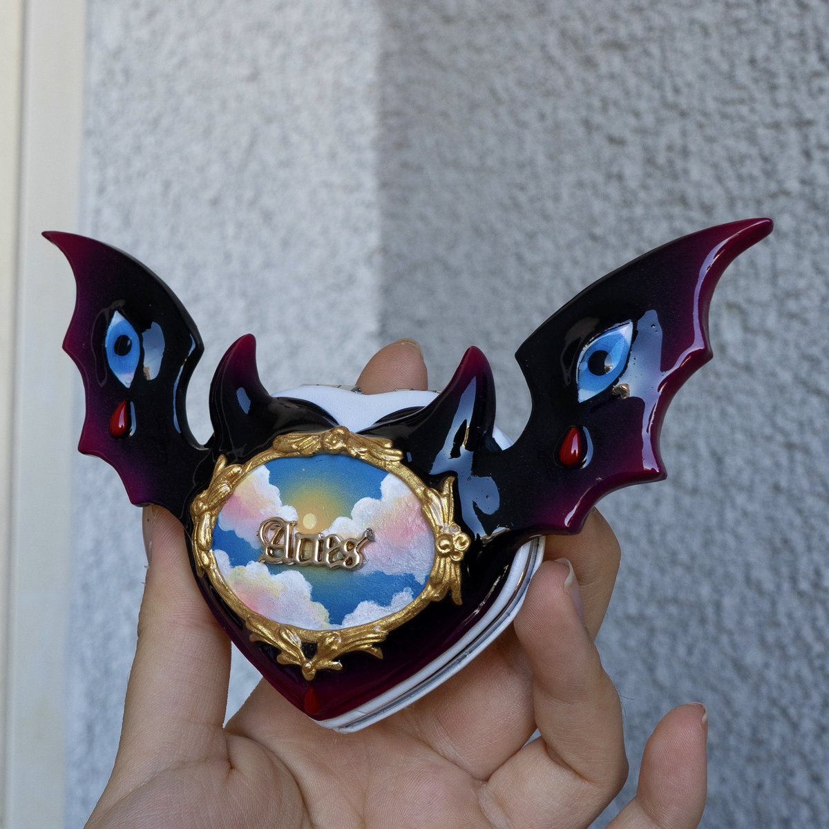 Bitchseida's tweet photo. I’m making a Zodiac collection of hand sculpted compact mirrors, here is Aries ✨ https://t.co/qcNnfGrBjY