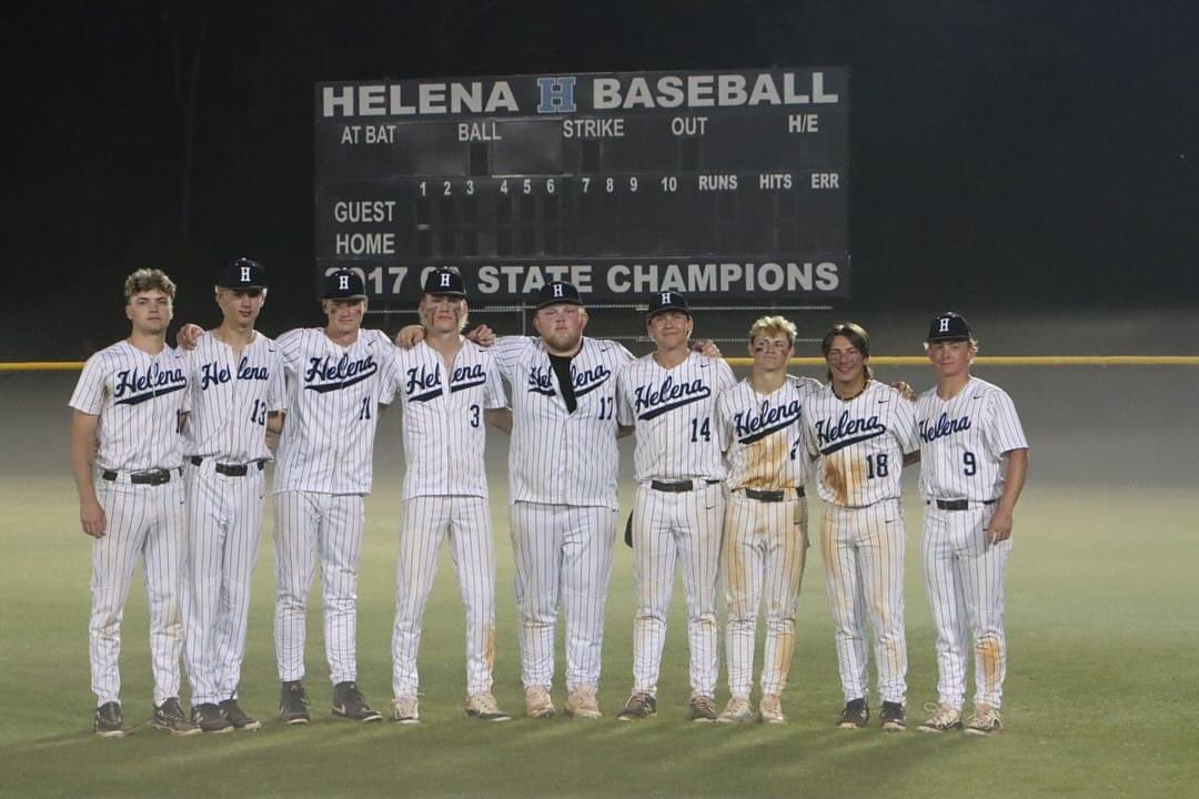 HelenaHuskiesBB's tweet photo. These 9 STUDS graduate today!  We’re all so proud of you and the men you’ve become!  Congratulations to you and families!  You will be missed! https://t.co/lYhzx9cPDO