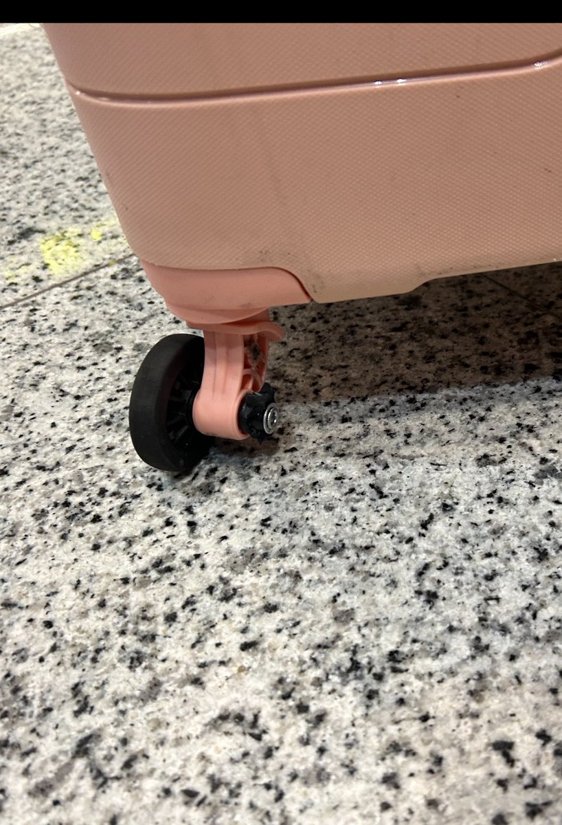 chandnib21's tweet image. Shame on you @IndiGo6E 
Such a horrible experience