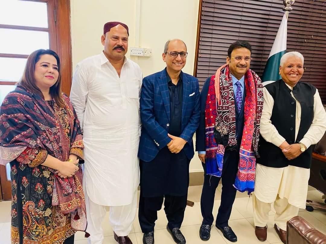 SyedAllahDinoS3's tweet image. Today PPP Hyderabad 
MPA Advocate #SaimaAgha Sahiba Meet With Home Minister Sindh @ZiaLanjar and LG Minister @SaeedGhani1 at Karachi Discuss some Issues of Hyderabad.

@SaimaAgha17627 @PPPDigital_ @MediaCellPPP @Bhuttoiest @SyedNasirHShah