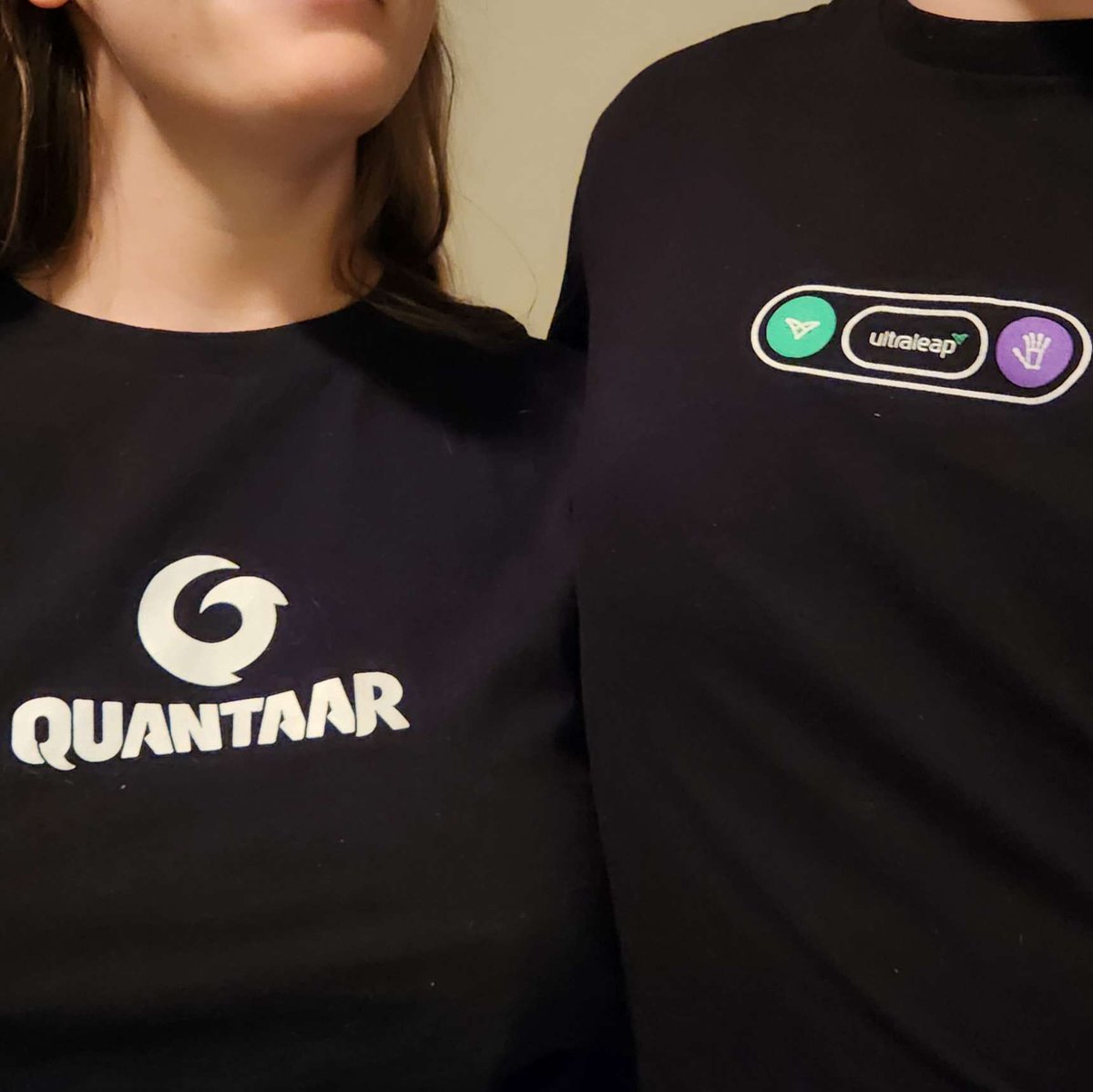VRCentral1's tweet image. Love getting to go out and wear #vr community merch! Thank you @quantaar and @ultraleap !