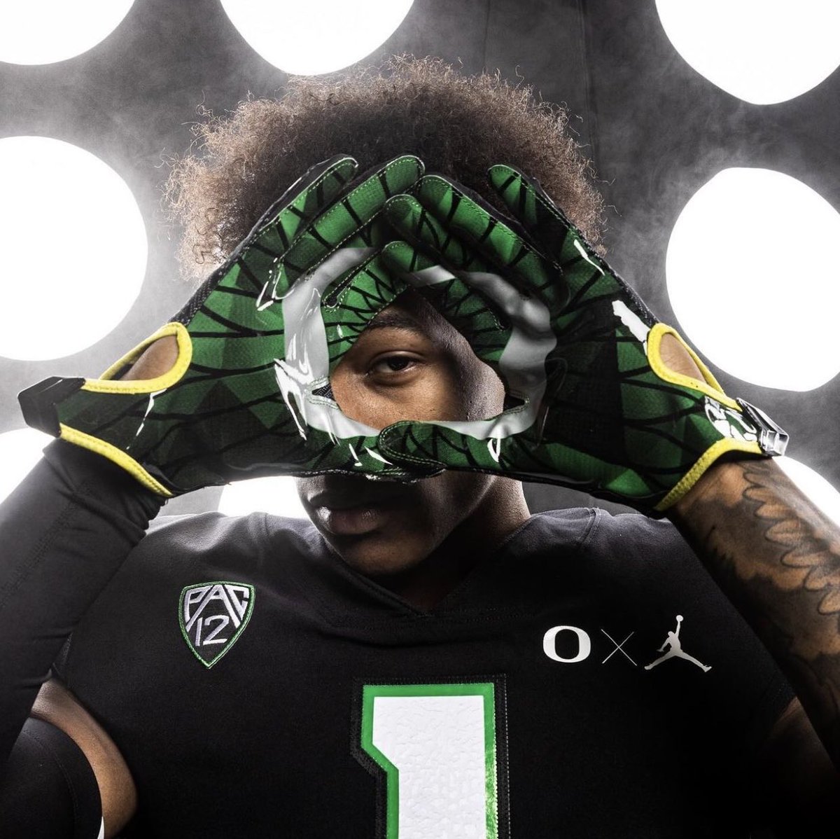 Every season is a new beginning. Every beginning is a fresh start. Every start is a new day. Every thing is possible. Every dream is possible. Go Ducks.🦆🏈🔥💯💰