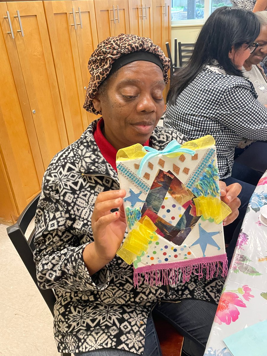 visionsvcb's tweet photo. What better way to start the week at our older adult center, than with some arts and crafts! A special thanks to New York Cares for helping host this fun activity.
#SeeWhatIsPossible #VISIONSVCB #HealthyAging #NewYorkCares https://t.co/ylkHlOTk8O