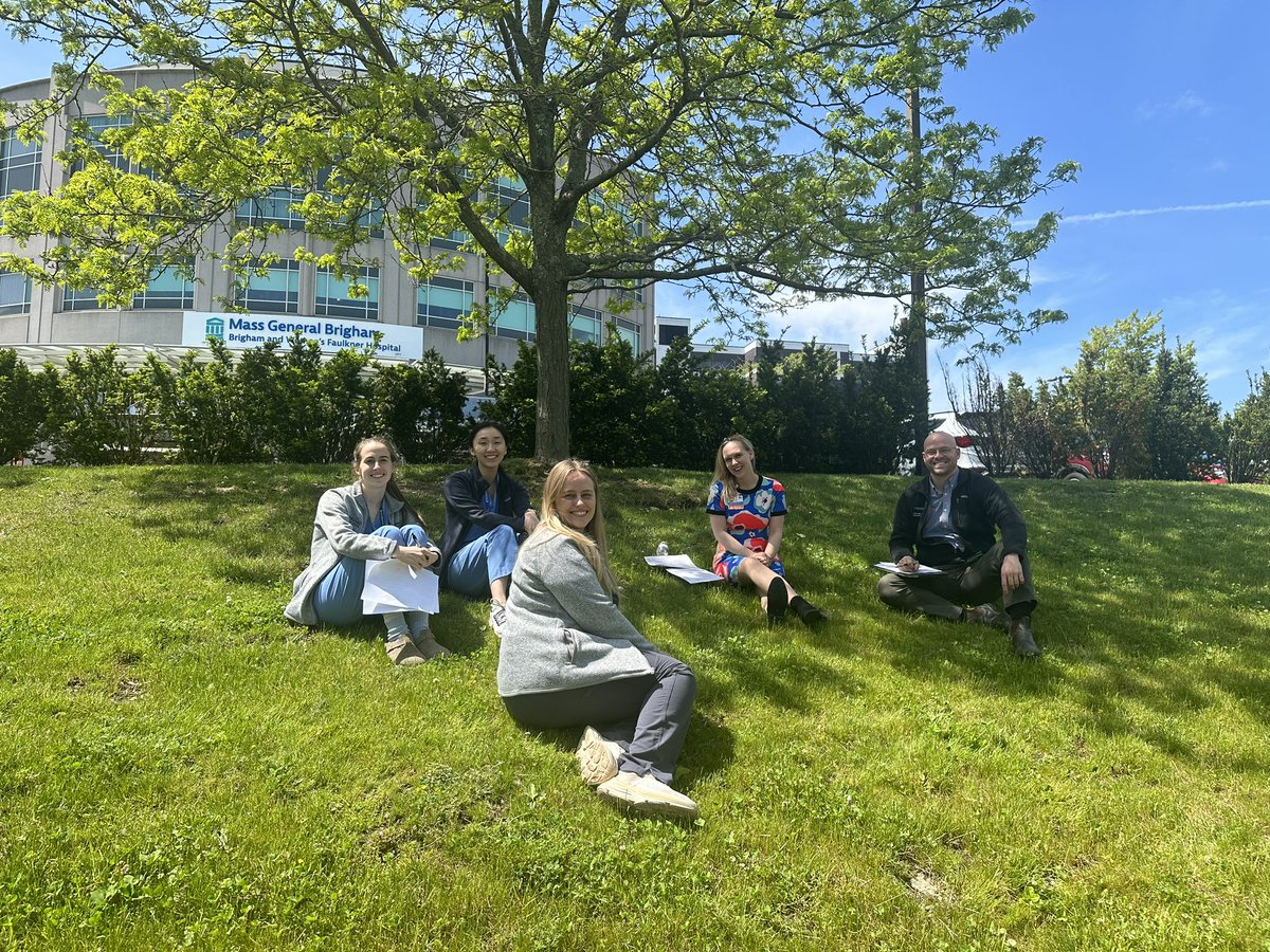 BWHPsyResidency's tweet image. 2 South Senior @EvelinaSterina made the most of the beautiful weather and held didactics outside! She lectured med students and interns on alcohol and opiate withdrawal, including many of the guidelines pioneered by leaders in addiction medicine at MGB.