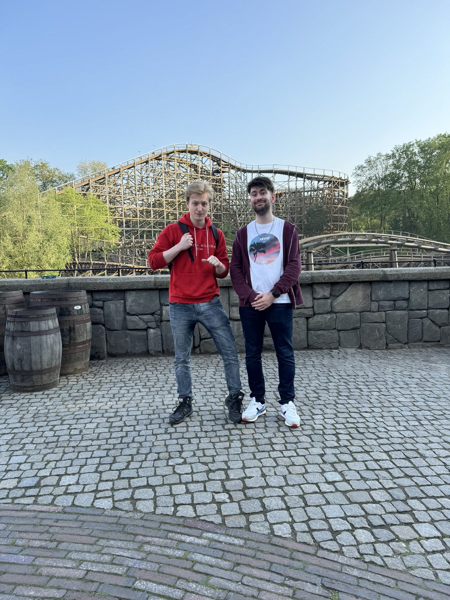 NoVertigo_'s tweet photo. Ballin’ bij de Efteling 😎 https://t.co/w2bQHWrrns