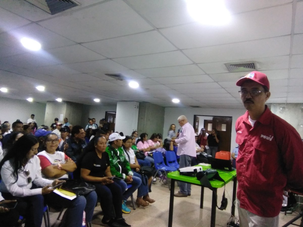 #Taller Sociopolítco Escuela de Formación Estado Lara para Empleados Públicos.
 #20 de mayo <a href="/NicolasMaduro/">Nicolás Maduro</a> <a href="/_LaAvanzadora/">Yelitze Santaella</a> @MPPEDUCACION <a href="/Fundabit_/">FundabitOficial</a> <a href="/leivi24/">Leivi/Oceanía</a> <a href="/cdcelara/">Centro de Desarrollo de la Calidad Educativa Lara</a> <a href="/EleamerAbdala/">Eleamer Elkatrib</a> <a href="/Dimary08/">D!mary_Anzola</a> <a href="/Fundabitlara01/">Fundabit Lara</a> <a href="/EleamerAbdala/">Eleamer Elkatrib</a>