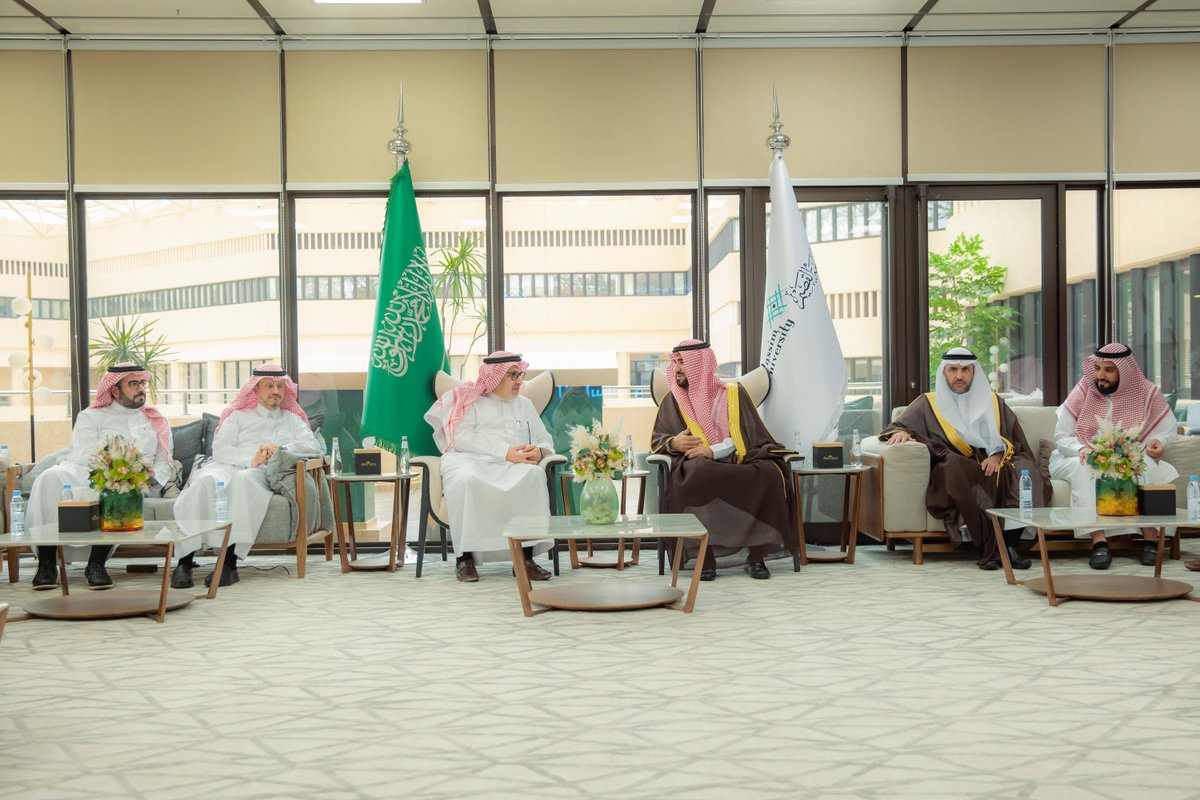 QassimUniv1's tweet photo. سعادة رئيس #جامعة_القصيم يستقبل سعادة المدير العام لمركز الأمير سلطان للدراسات والبحوث الدفاعية والوفد المرافق له، لمناقشة سبل تعزيز التعاون في مجال البحوث والابتكار بحضور سعادة وكيل الجامعة للدراسات العليا والبحث العلمي المكلف، وذلك بالمقر الرئيس بالمدينة الجامعية. https://t.co/dGFvopM9pd