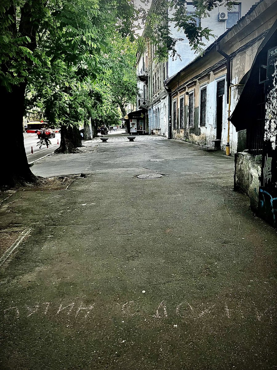 #Odesa A new store opened nearby, for prosthetic limbs… The writing in chalk says: “Putin, die…” Odesa, though, is as beautiful as ever—or maybe even more so.