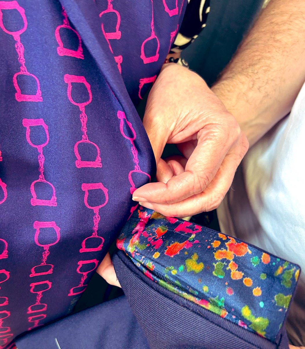 NewsfromBedlam's tweet photo. Sueโs smile was the true reward when we presented her with her extra long deluxe #silkscarf , colours chosen from the neon splatter lining of her navy blazer. Both handcuff silks weโve created for her now vie for title of my favourite ever!
#Customprinted & #handsewn , the newโฆ https://t.co/wPBQlZUs8x