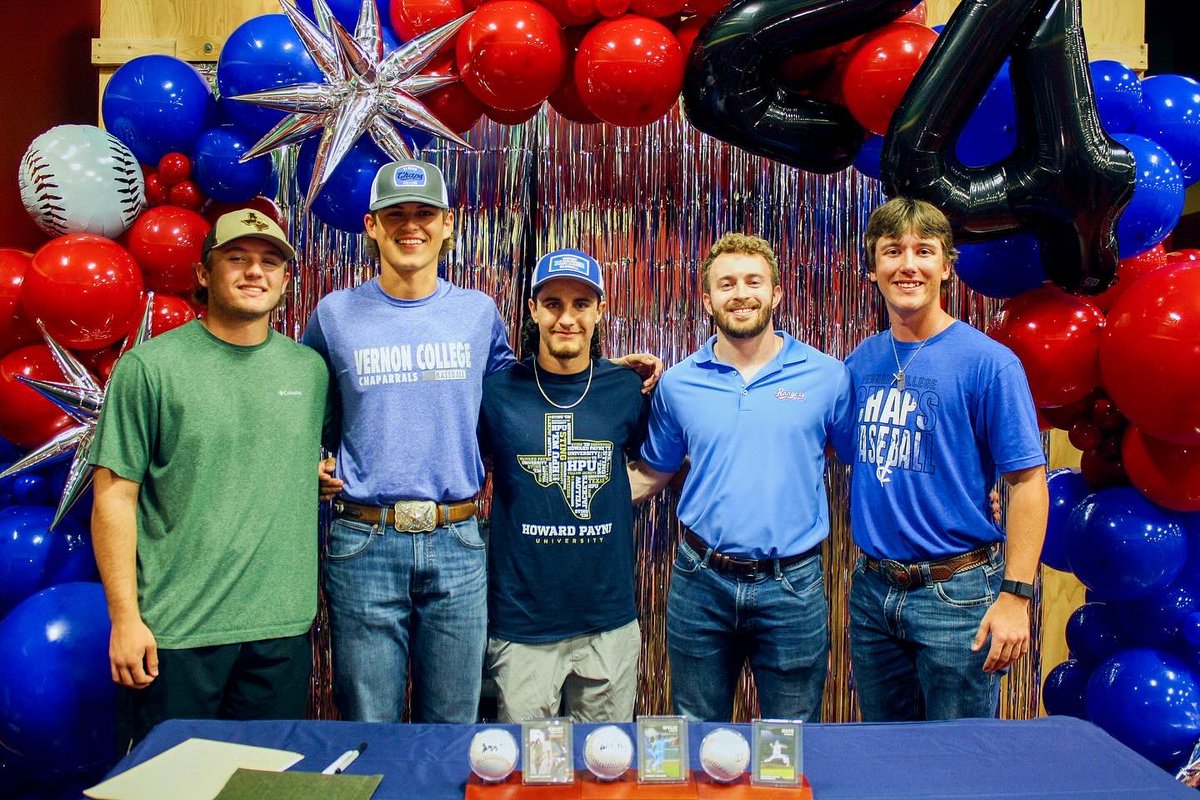 TheProgramLewis's tweet photo. Late post: want to congratulate 3 guys on their signing day @dbat_waco !!! #WeBuildBetterAthletes #Congrats #DBatWaco #MSH #collegesigningday #TheProgram https://t.co/jnFSWcm7Zs