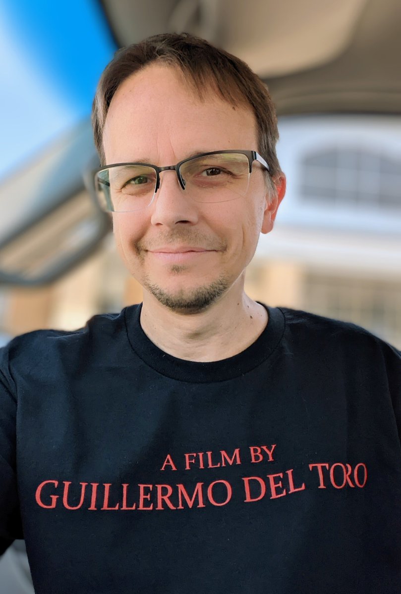 SrDidymus's tweet photo. Thank you @ArrowFilmsVideo for not only bringing the breathtaking new 4K release of @RealGDT beautiful Crimson Peak to @texasfrightmare , but also handing me a new favorite shirt! 

Mors Vincit Omnia https://t.co/cuzaJBNP1N