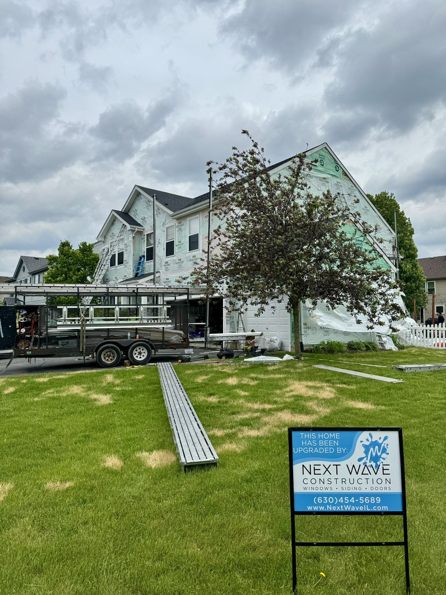 nextwave_llc's tweet photo. It’s a dreary Monday morning and our crew is still out making dreams a reality! 

📌Family owned &amp; operated small business 

🌐 https://t.co/S3Ioew4NOU
☎️ 630-454-5689

#mondaymotivation #exteriorcontractor #exteriordesign #nextwaveil #nextwaveconstructionllc #windowssidingdoors https://t.co/cB70CjPUB6