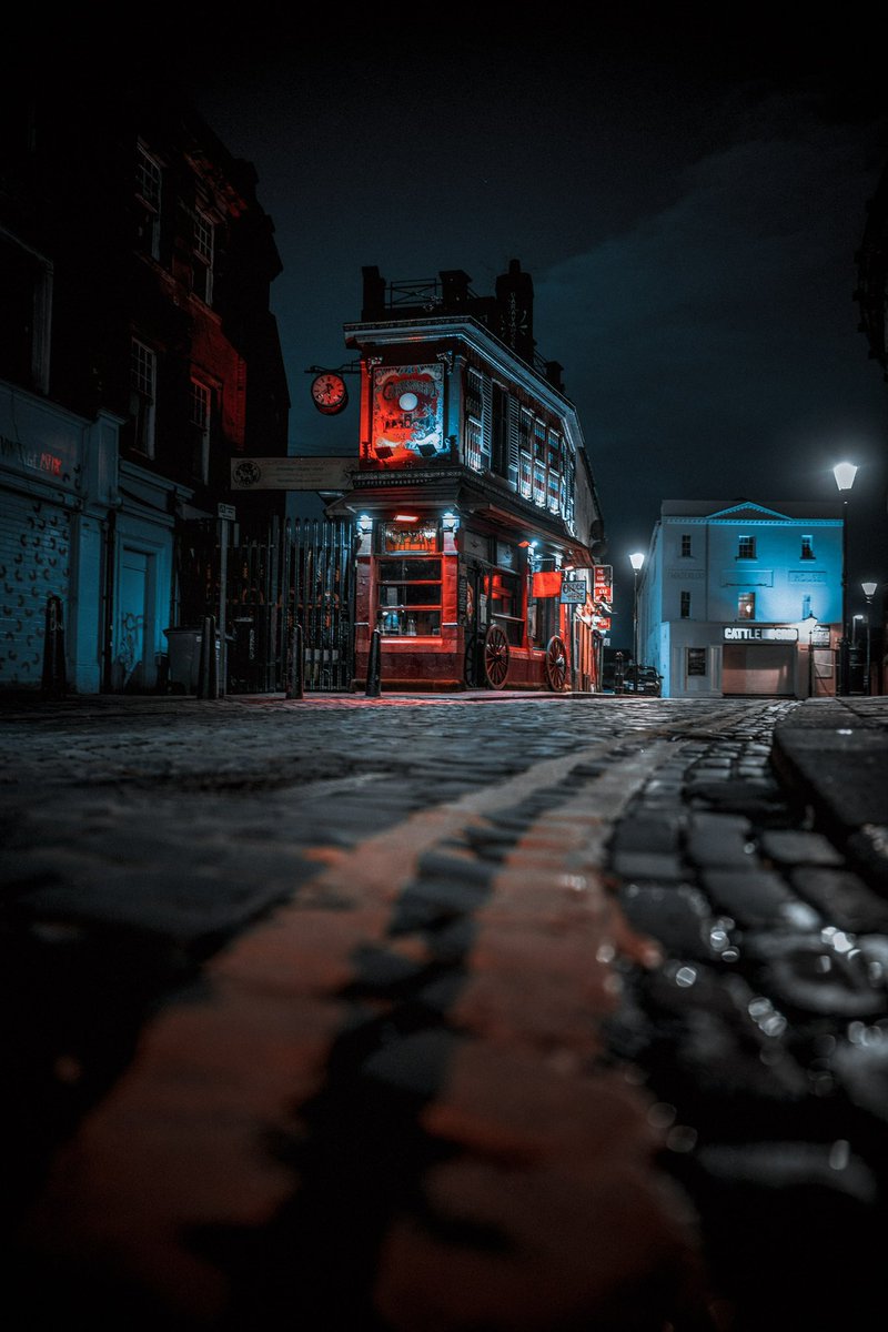 manfredteh's tweet photo. Street Photography on foundation https://t.co/aeIyF0VZfX