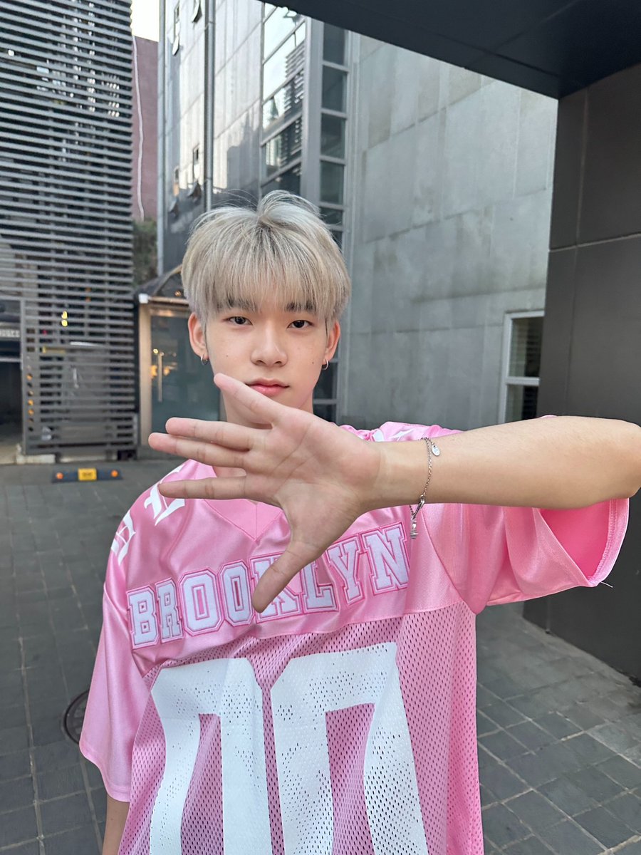 twnpich's tweet photo. Happy 520 day ❤️ 🖐🏻✌🏻0️⃣
 #twnpich https://t.co/hwSUxaBH5x