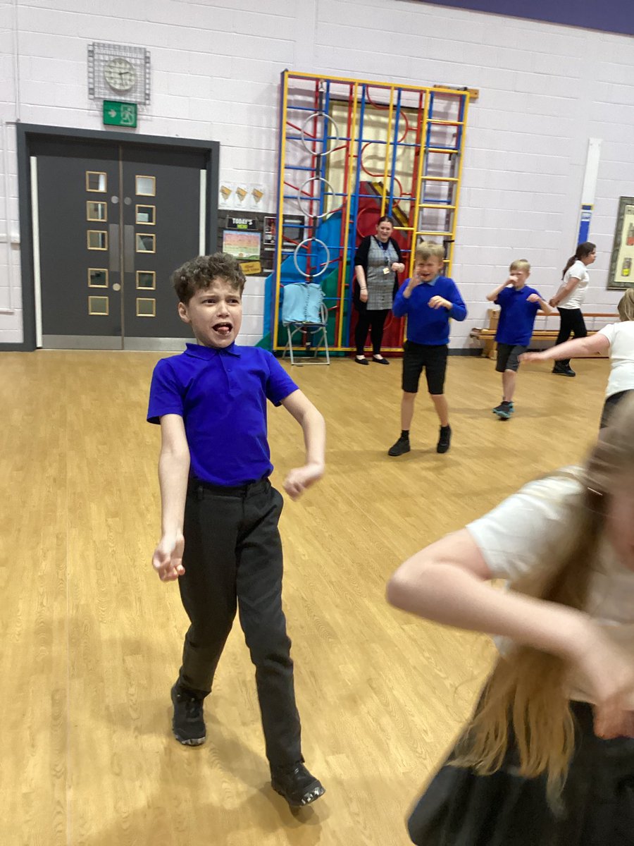 HighViewY4's tweet photo. Today we were very lucky to have a special visit from Mark @KonfluxTheatre who helped us learn about road safety and helping to look after the planet. We enjoyed playing some fun games and physical theatre https://t.co/y8CB7Mqoxa