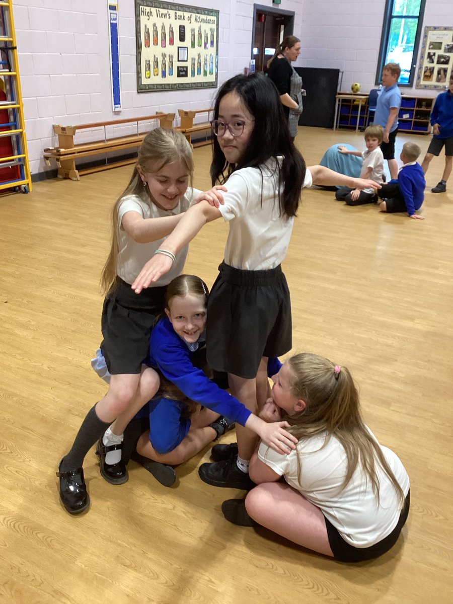 HighViewY4's tweet photo. Today we were very lucky to have a special visit from Mark @KonfluxTheatre who helped us learn about road safety and helping to look after the planet. We enjoyed playing some fun games and physical theatre https://t.co/y8CB7Mqoxa