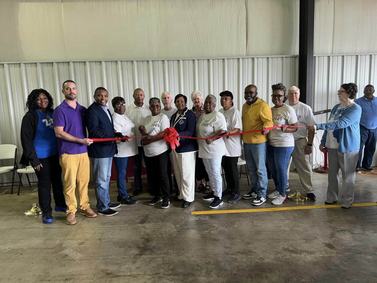 Pierce4NCHouse's tweet photo. Thank you to Mayor Deborah James & the Town Commissioners of Gaston for allowing me to take part in the town's 75th Anniversary Celebration Parade & Dwight Hall Park Ribbon Cutting on Saturday. Thanks to @RepDonDavis for his attendance.
#northamptoncountync #gastonnc #G75 #NC27 https://t.co/0TXRl5Uap6