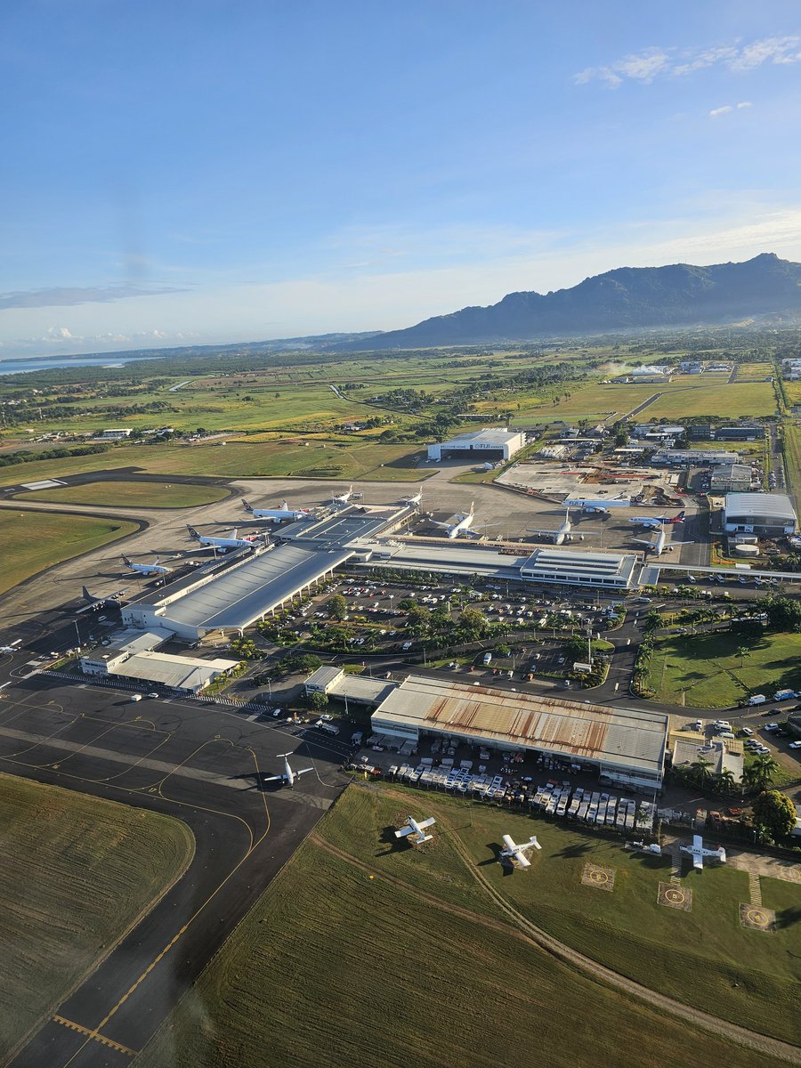 BrentHill___'s tweet image. Definitely feels like we're approaching peak season! #Nadi Airport has been busy! This was en route to #Savusavu last week. How many planes can  you spot in the one shot?