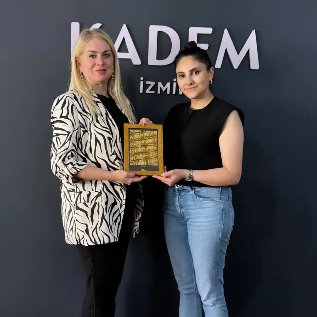 Genç MÜSİAD İzmir olarak, Kadın ve Demokrasi Derneği (KADEM) İzmir Temsilcisi Arzu Günaydın'ı ziyaret ettik.

Kadın ve Demokrasi Derneği (KADEM) İzmir Şubesi'ne ve İzmir Temsilcisi Arzu Günaydın'a misafirperverlikleri ve samimi sohbetleri için teşekkürlerimizi sunuyoruz.