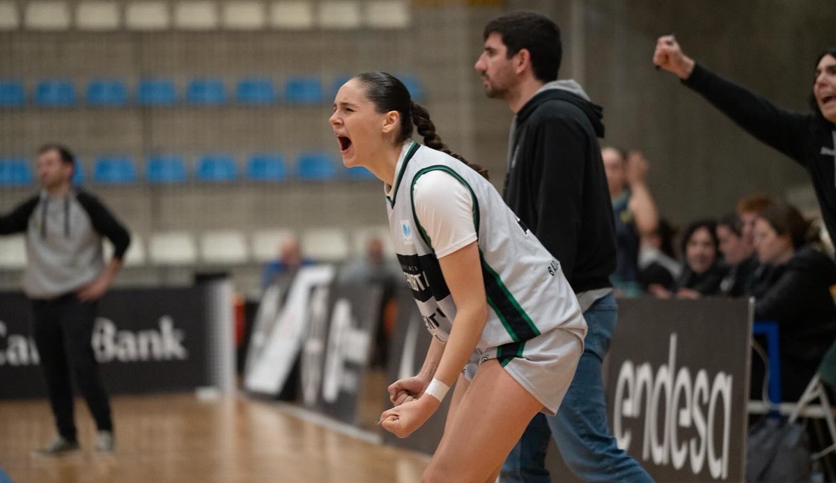 FGB_Baloncesto's tweet photo. Equipo, apoio, paixón e moito 💙 na segunda xornada do #FEBCadeteF2024 ⛹🏻♀️ no @PazodeRaxoi 🔝
Sigamos desfrutando! 🤩
@BaloncestoESP
#fegaba https://t.co/n8ul5AEVas