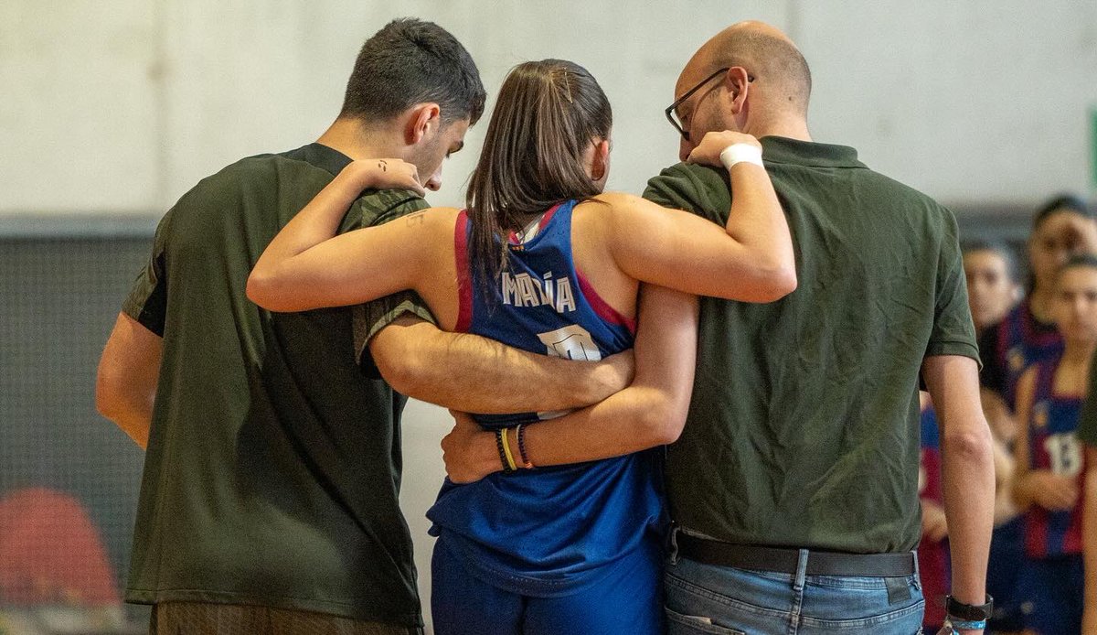 FGB_Baloncesto's tweet photo. Equipo, apoio, paixón e moito 💙 na segunda xornada do #FEBCadeteF2024 ⛹🏻♀️ no @PazodeRaxoi 🔝
Sigamos desfrutando! 🤩
@BaloncestoESP
#fegaba https://t.co/n8ul5AEVas