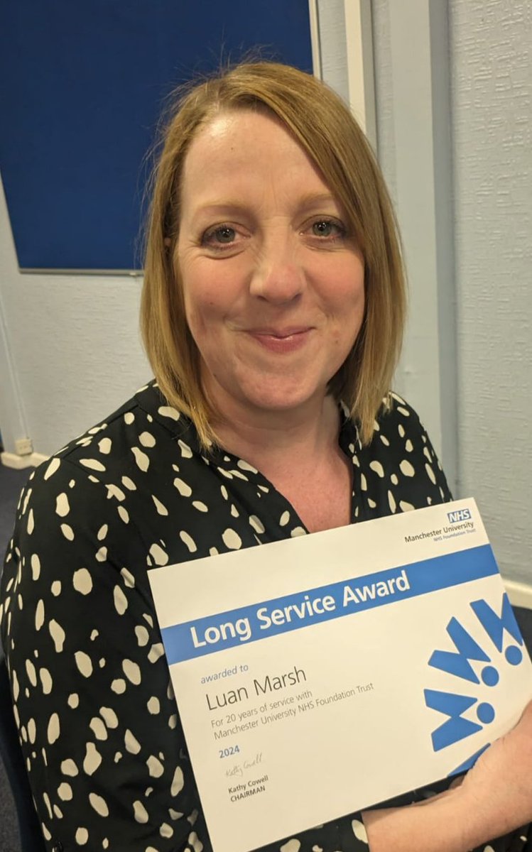 Well done to Luan on your Long Service Award! #TeamTrafford are lucky to have you 💚💚
#OccupationalTherapist <a href="/TraffordLCO/">Trafford Local Care Organisation</a> <a href="/macmillancancer/">Macmillan Cancer Support</a>
