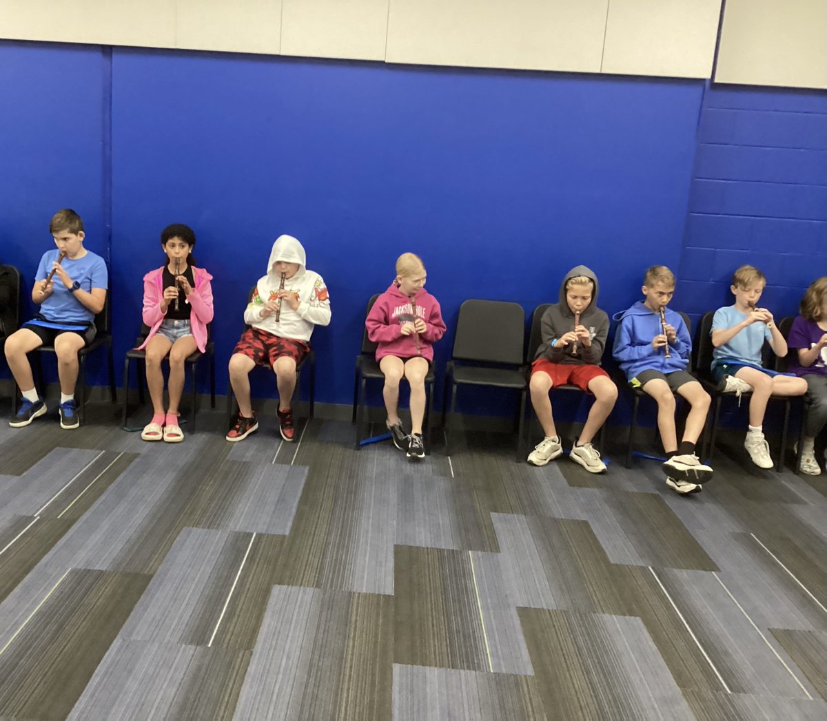 bwsapp94's tweet photo. @theSMSD ;@BriarwoodElem; @Bulldogs512 
Fourth, 5th, &amp; 6th Graders at Briarwood Elementary played soprano recorders in music class.  Note reading, breathing &amp; tonguing technique, and recorder history were learned. https://t.co/LQbYiLRzNH