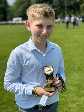 Well done to Naite in 6 Brook, who was awarded the Evesham Rugby Club U11’s Club Person Award by Gloucester and England's Will Gilderson on Saturday. #proudschool