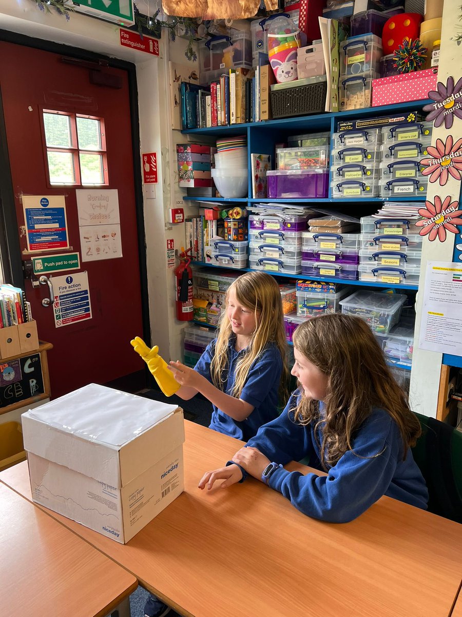 P5/4 had great fun learning about three of our main senses this afternoon with Jo Oliver from @UHISTEM. This one was touch.
@UHIArgyll