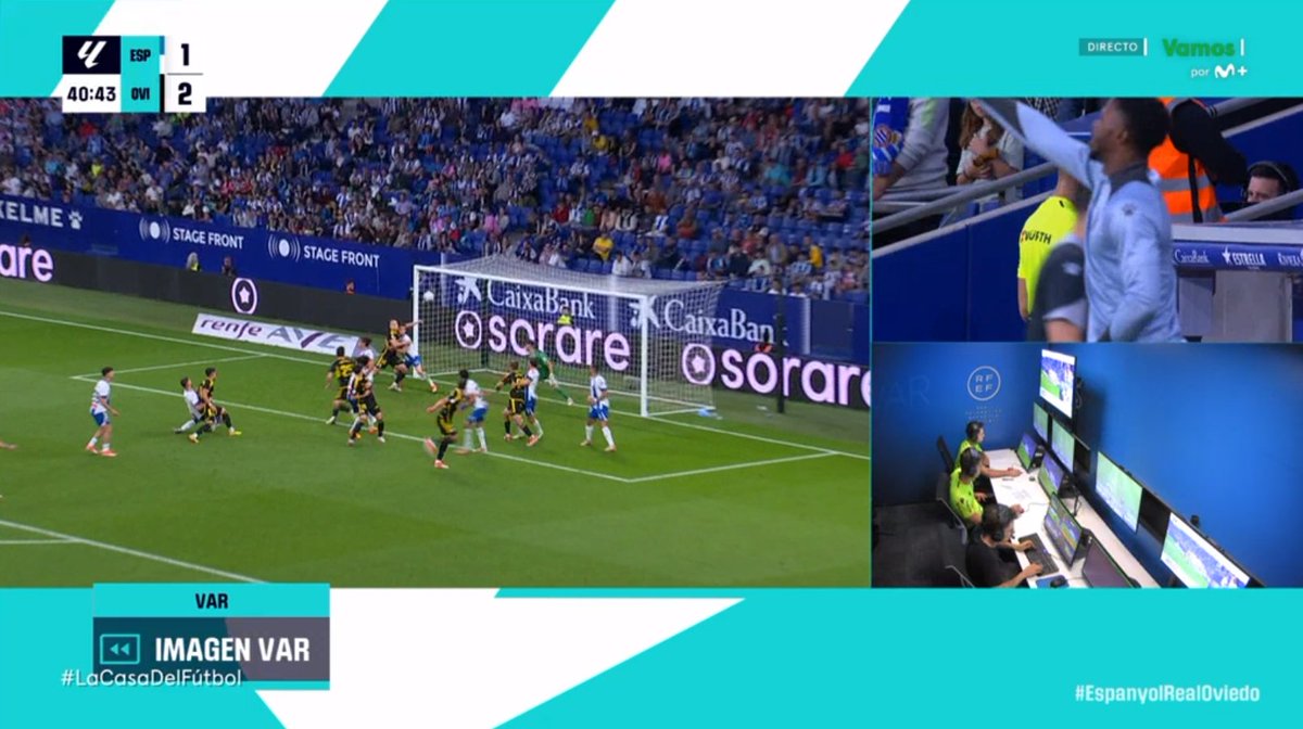 ArchivoVAR's tweet photo. 📺💥 Cortocircuito del VAR en el Espanyol - Real Oviedo.

👉🏻 Brian Olivan agarra y empuja a Alemao buscando que el delantero no llegue al remate.

❌ GOL ABSOLUTAMENTE LEGAL.

▪️ El VAR, en un ataque de locura, interpretó que el delantero impide al defensor disputar el balón. https://t.co/vvXLVESOsV