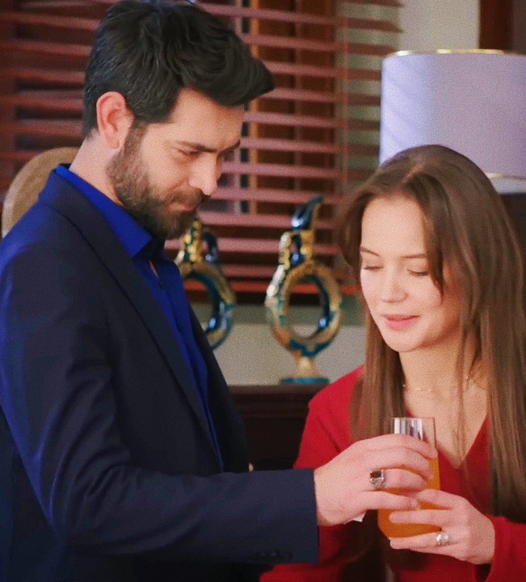 mavidengeldikk's tweet photo. Sadece Baran'ın bakışlarına bakın...❤️‍🔥

#KanÇiçekleri • #DilBar • #YağBar https://t.co/2wu6e5RJ2M