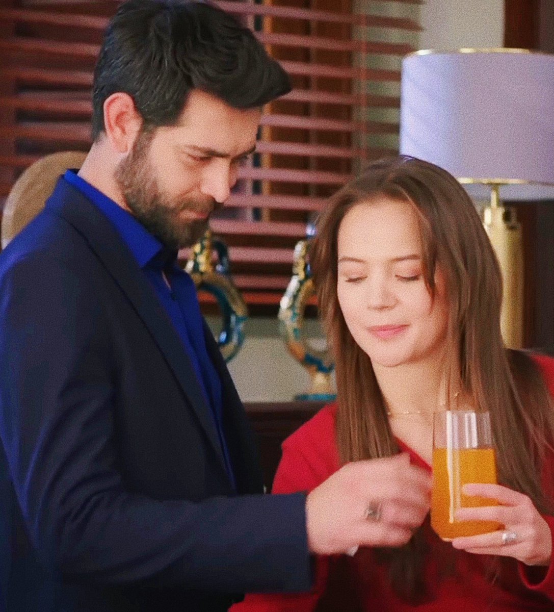 mavidengeldikk's tweet photo. Sadece Baran'ın bakışlarına bakın...❤️‍🔥

#KanÇiçekleri • #DilBar • #YağBar https://t.co/2wu6e5RJ2M