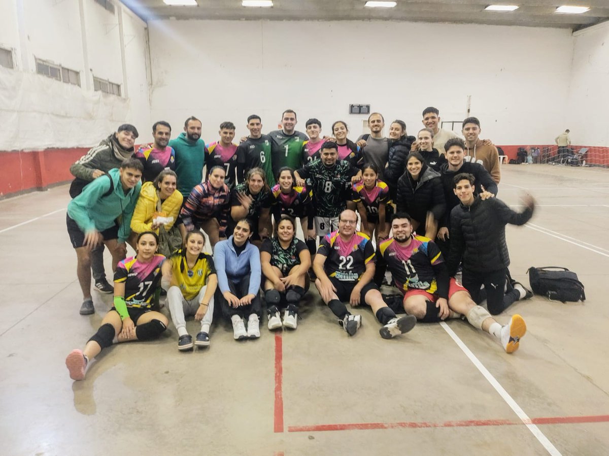 --> Los LOGROS NO son magia, Si se CREE y se TRABAJA en EQUIPO, SE PUEDE...💪🏻🏐

Y Gracias a todos los que siempre nos hacen el aguante y nos alienta a todo el equipo..!🫶🏻🤗🤜🏻🤛🏻

#LosRompeRed✔️ #Campeones🥇🏆 #TorneoMixtoEnElClubArgentino📍 #MarcosJuárez📍