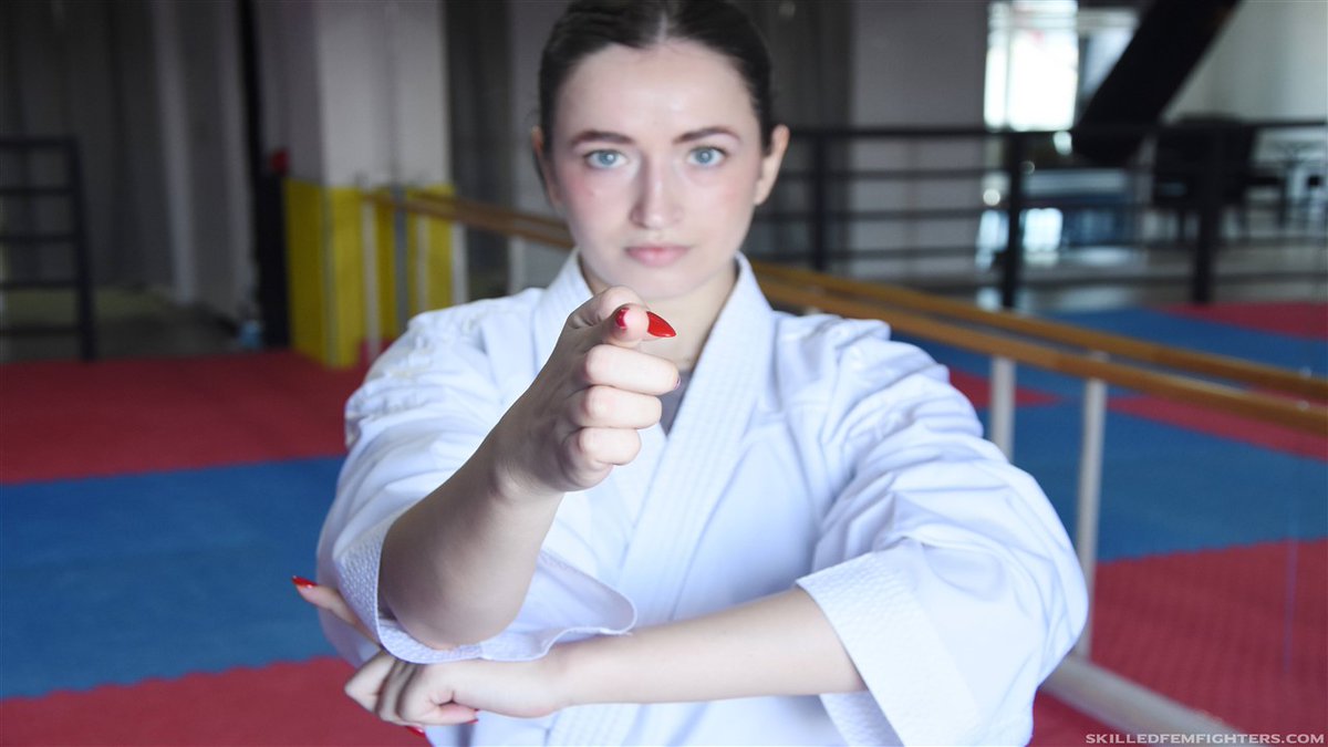 Karmen photoset
skilledfemfighters.com/product/karmen…

#kicking #karate #martialarts #martialartsgirls #highkick #selfdefence