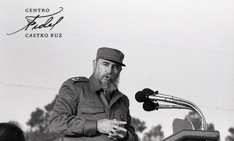 #Fidel:'Los revolucionarios no son solo los que dicen que son revolucionarios, sino los que tienen una actitud mental frente a la vida, los que tienen una actitud mental revolucionaria frente a las mentiras tradicionales que se les predican a los pueblos'. #FidelVive