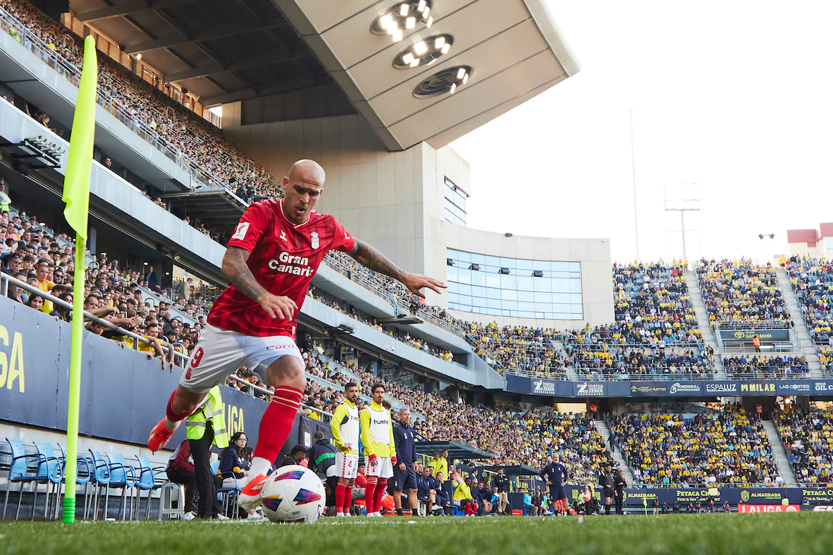 👋🏼 ¡Buenos días, afición! #CádizLasPalmas @sandroramirez9 #LaUniónHaceLasPalmas 💛💙 #LaUniónDePorVida