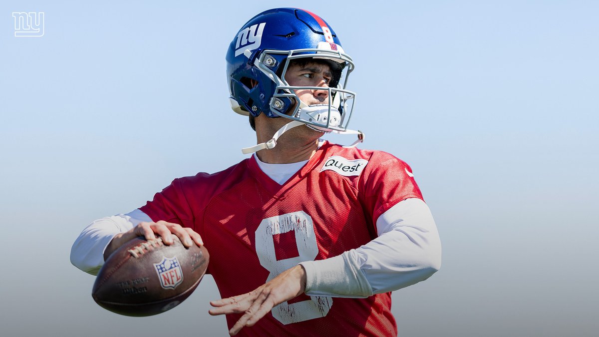 Giants's tweet photo. Back on the field 🔥 https://t.co/A2r37pFBBV