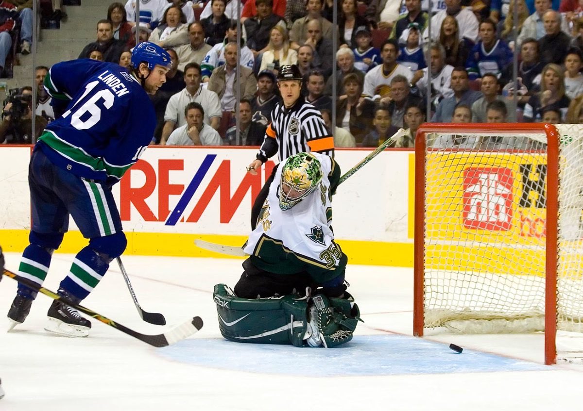 Don’t know if he’d want to do it, but the guy who should crank the siren is the #Canucks’ Mr. Game 7, Trevor Linden.