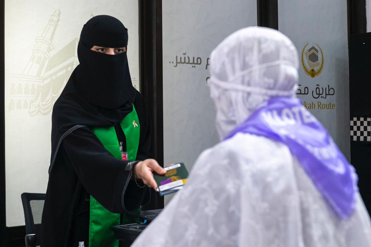 AlRiyadh's tweet photo. 📷#مبادرة_طريق_مكة تواصل أعمالها في خدمة ضيوف الرحمن عبر مطار أديسومارمو الدولي بمدينة سولو في جمهورية إندونيسيا 

https://t.co/EdfWLxNayg
#رؤية_السعودية_2030 https://t.co/SLIyftFwa5