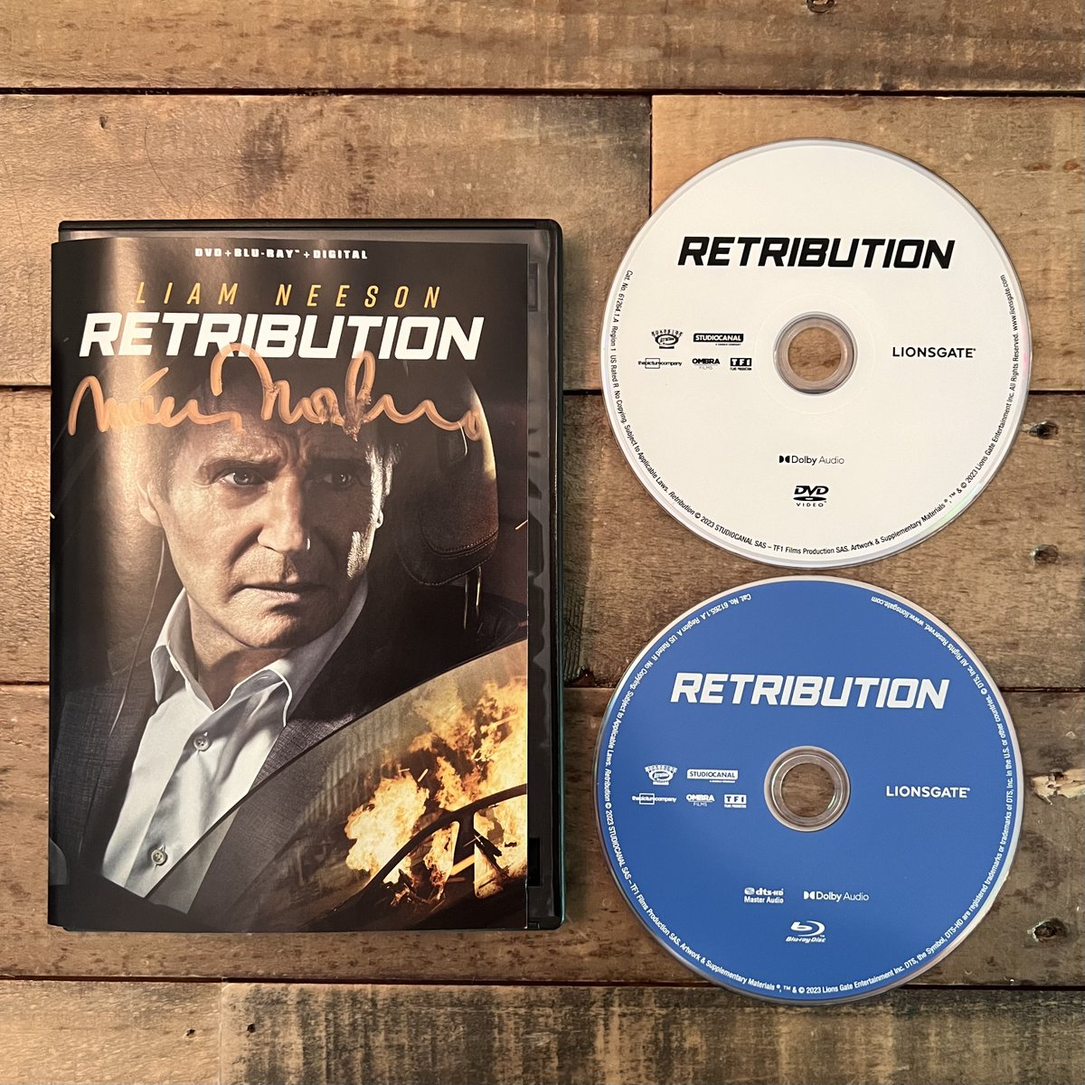 Repost (+ be following) by Monday, May 27 for a chance to win this signed copy of RETRIBUTION on Blu-ray + DVD from @Lionsgate! I co-star with my friend Liam Neeson. I'll pick one winner at random and announce next #ModineMonday. Good luck! lionsgate.com/movies/retribu…