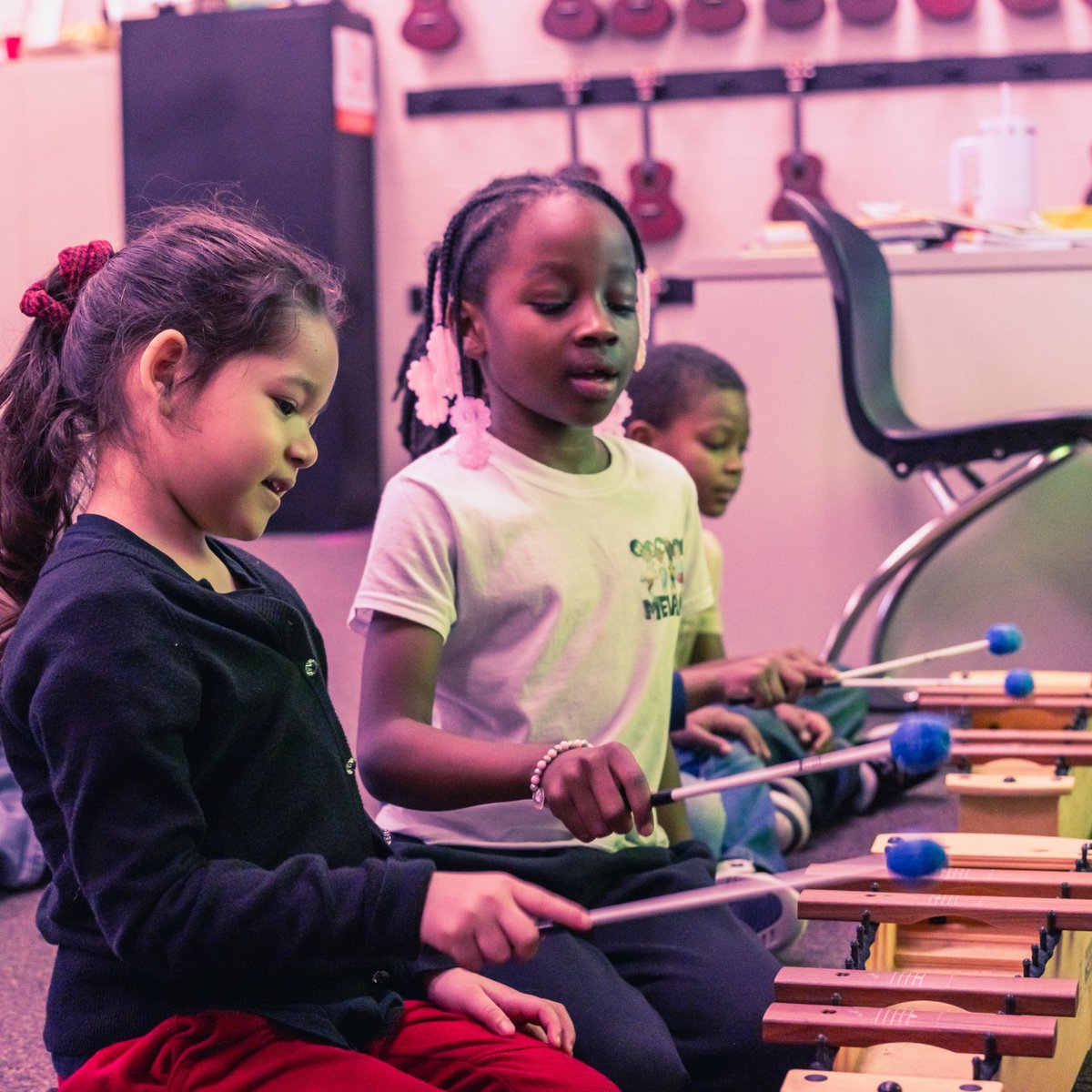 savethemusicfdn's tweet photo. Monday Motivation: UKE CAN DO IT!  These photos will cure your Monday blues 💙 
Drop a song you're vibing with to start the week off right 👇🎶

#Mondaymotivation #happymonday #musicsaves #ukulele #Musiceducation #savethemusic #music #education #earlyeducation #studentsuccess https://t.co/8ajA0xsHc0
