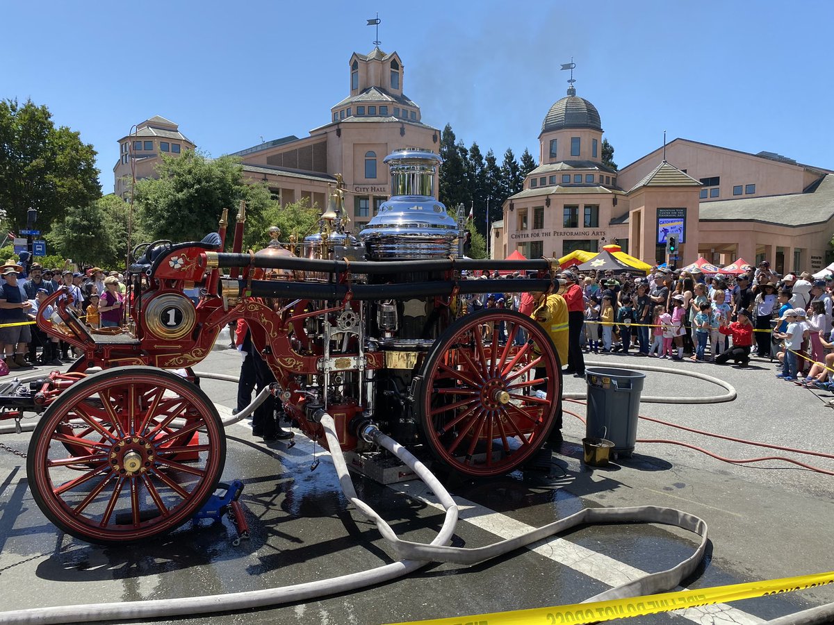 CSFAFIRE's tweet photo. 150th Anniversary of the Mountain View Fire Department Parade Celebration.
#csfa #firefighters #anniversary https://t.co/FpnXipX5BG