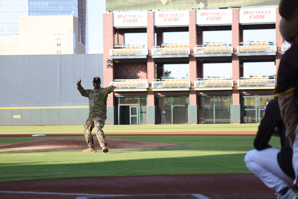 Ever seen a reenlistment at a baseball game? ⚾ Brig. Gen. Alric Francis, deputy commanding general - operations, 1st Armored Division, reenlisted Sgt. 1st Class Valles, from 2nd Battalion, 3rd Field Artillery Regiment, during a Chihuahuas baseball game. #ItsBetterAtBliss