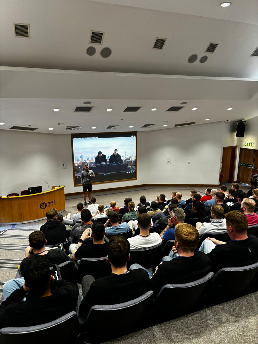 Instructors from Probationer Training hosted an icebreaker for Course 01/24 this evening. The staff volunteer their time to host the event, providing interactive exercises and the opportunity for the new recruits to meet others from their own Division's. #LifeOfAProbationer