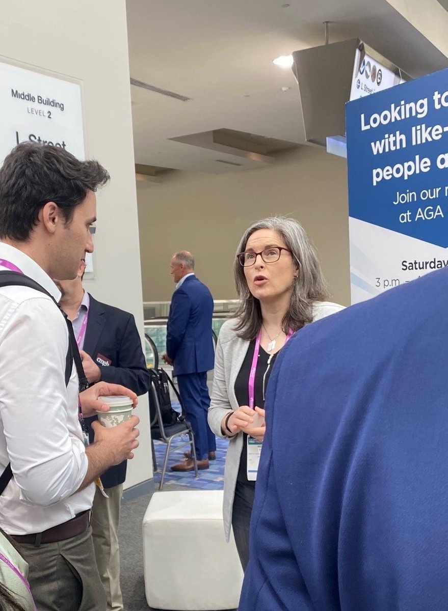 👋 CGH Editor-in-Chief Charles Kahi, CGH Social Media Editor Joseph Sleiman (@JosephHabibi_MD), Gastroenterology Co-Editor-in-Chief Paul Moayyedi (@PaulMoayyedi), and Incoming CMGH Co-Editor-in-Chief Michele Battle talk with trainees during the #DDW2024 meet-up @DDWMeeting